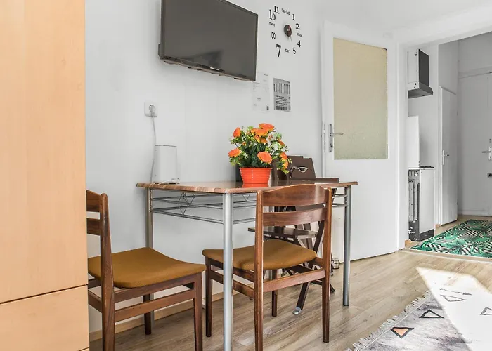 Comfortable 1br Near Danube With Garden Long Βιέννη