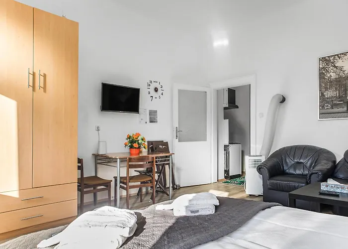 Comfortable 1br Near Danube With Garden Long