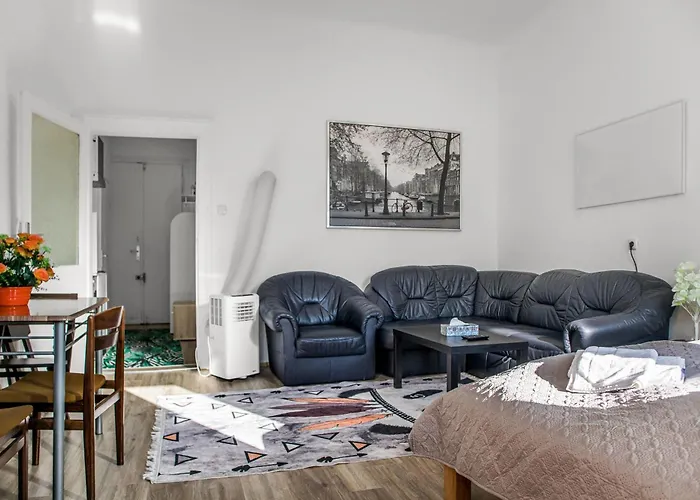 Διαμέρισμα Comfortable 1br Near Danube With Garden Long