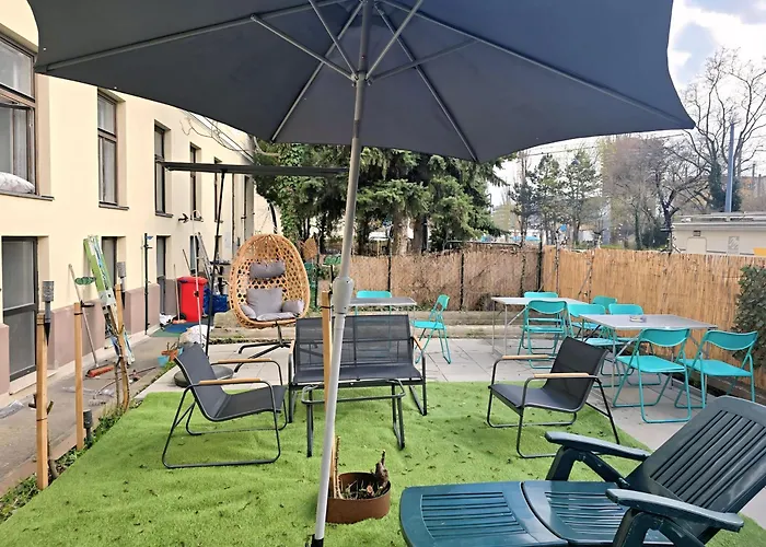 Comfortable 1br Near Danube With Garden Long Διαμέρισμα *