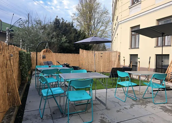 Comfortable 1br Near Danube With Garden Long Διαμέρισμα *